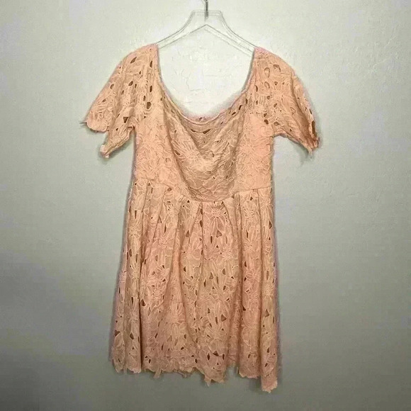BOOHOO Boutique Off Shoulder Lace Skater Blush Dress NWT Size 14 - Picture 2 of 13